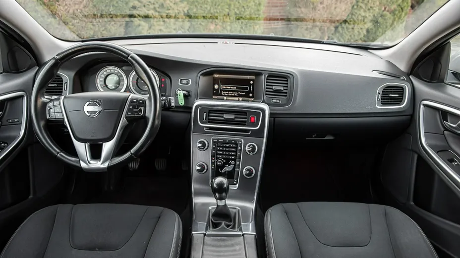 VOLVO V60 -
