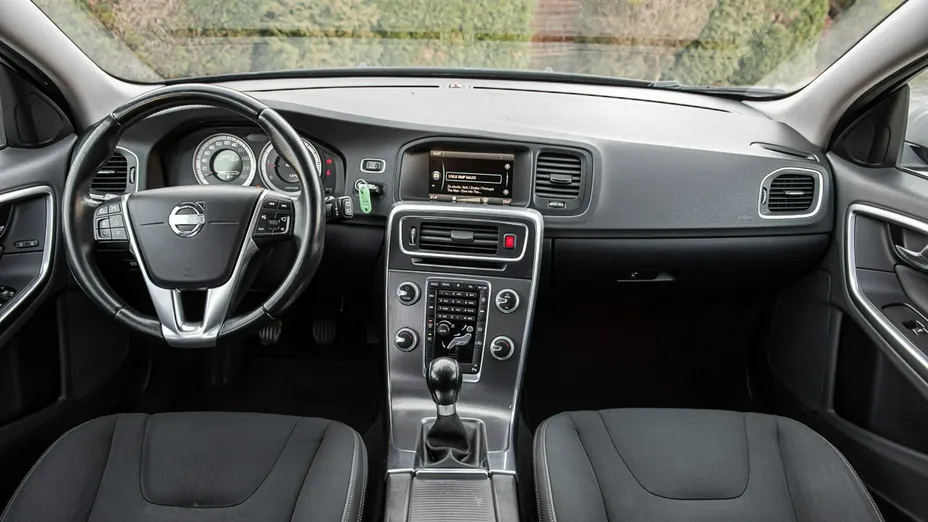 VOLVO V60 -