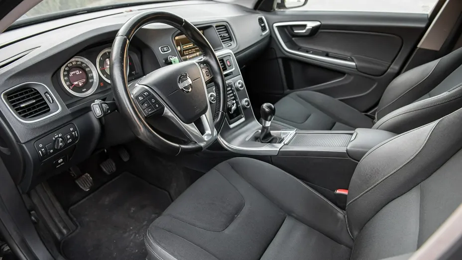 VOLVO V60 -