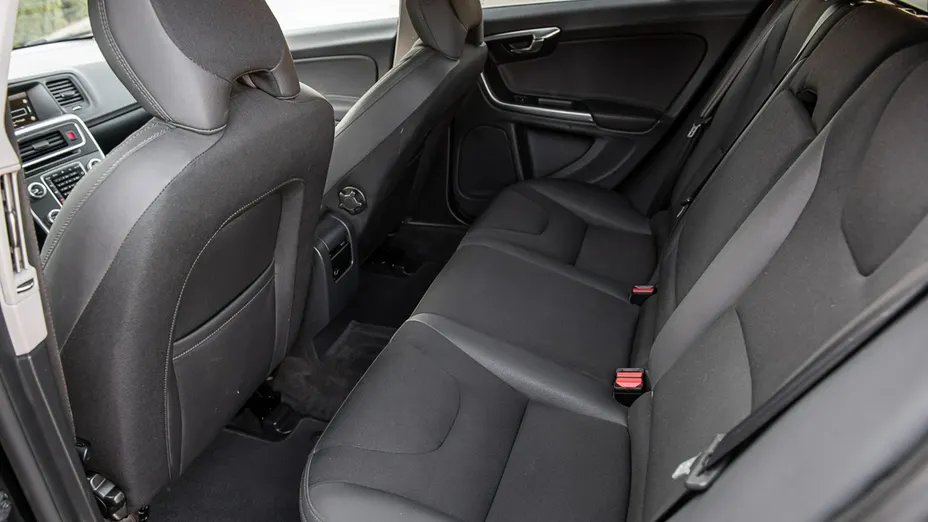 VOLVO V60 -