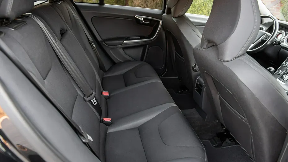 VOLVO V60 -