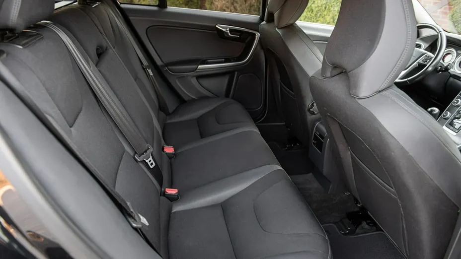 VOLVO V60 -