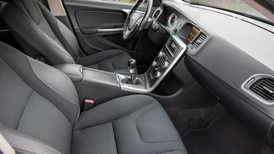 VOLVO V60 -
