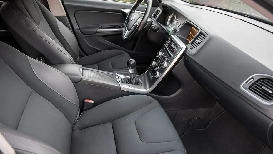 VOLVO V60 -