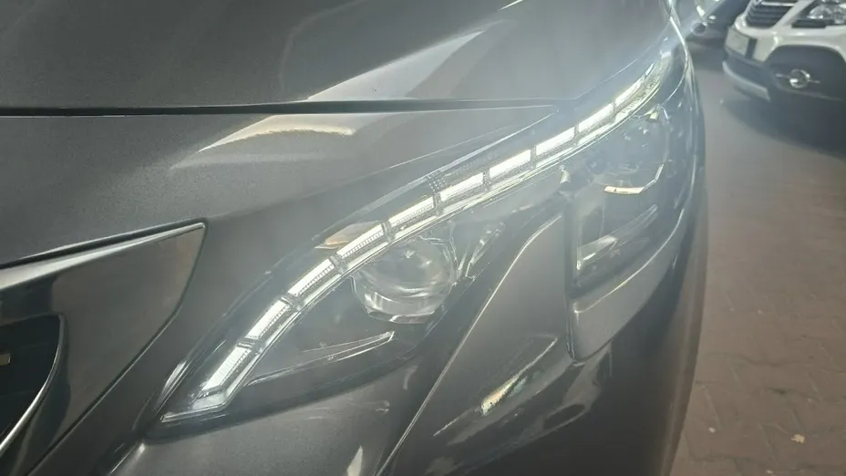 PEUGEOT 3008 -