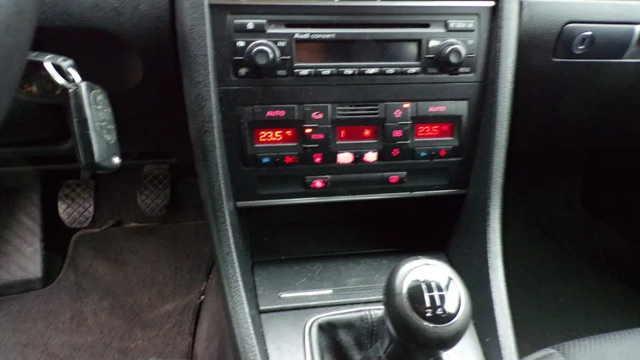 AUDI A4 -