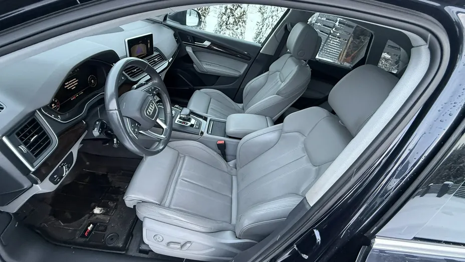 AUDI Q5 -