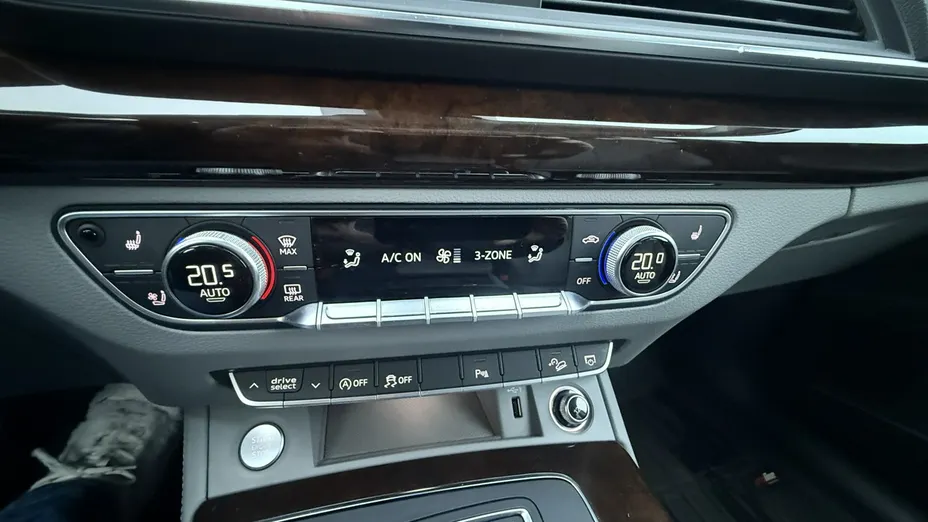AUDI Q5 -