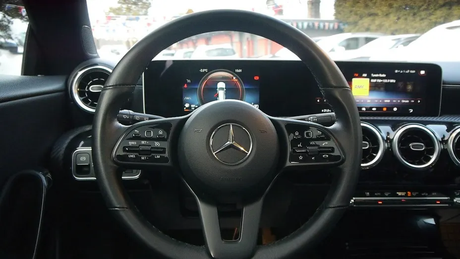 MERCEDES-BENZ CLA -