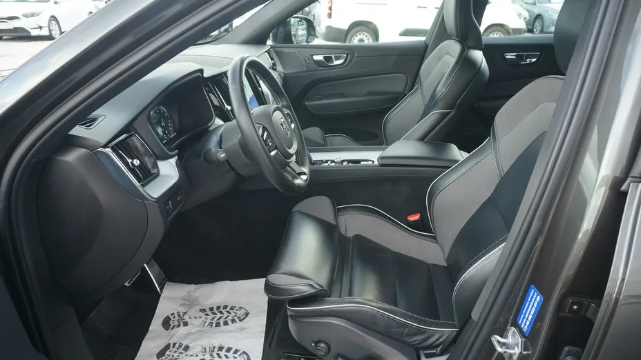 VOLVO XC60 -