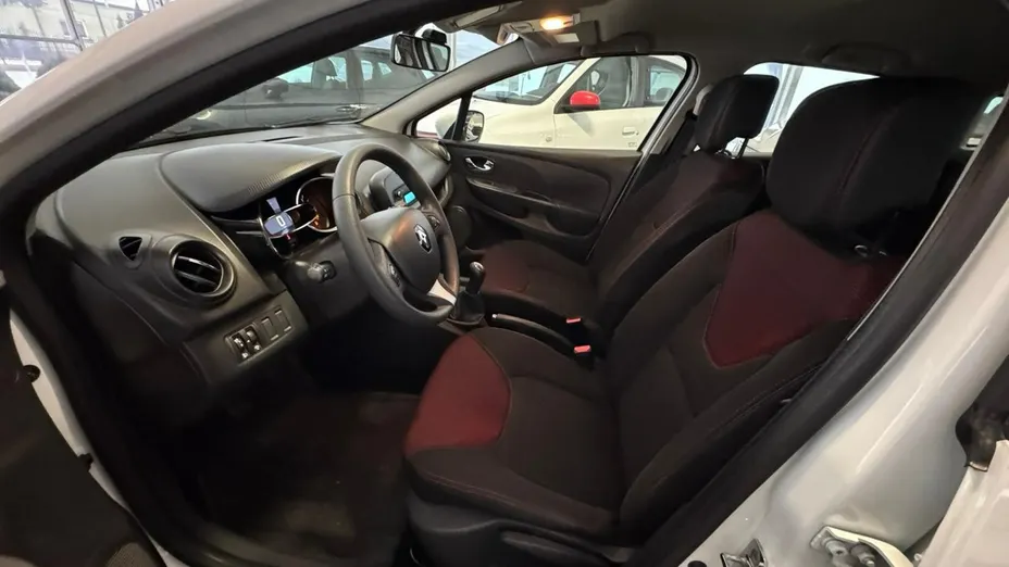 RENAULT Clio -