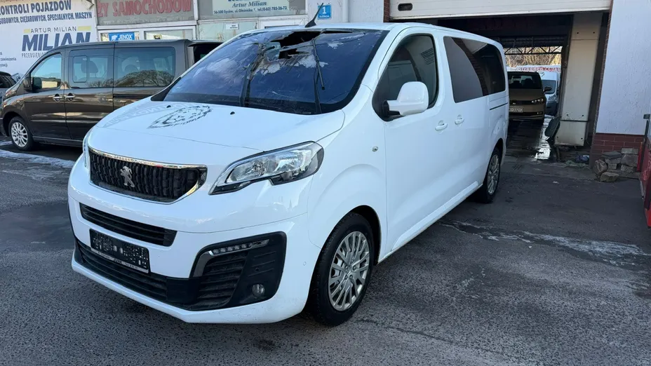 PEUGEOT Traveller -