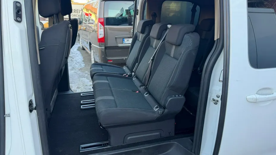 PEUGEOT Traveller -