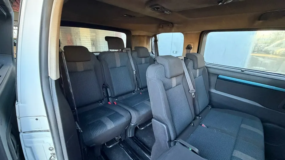 PEUGEOT Traveller -