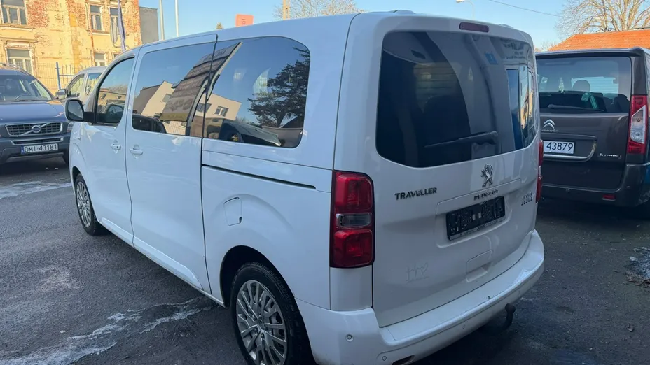 PEUGEOT Traveller -