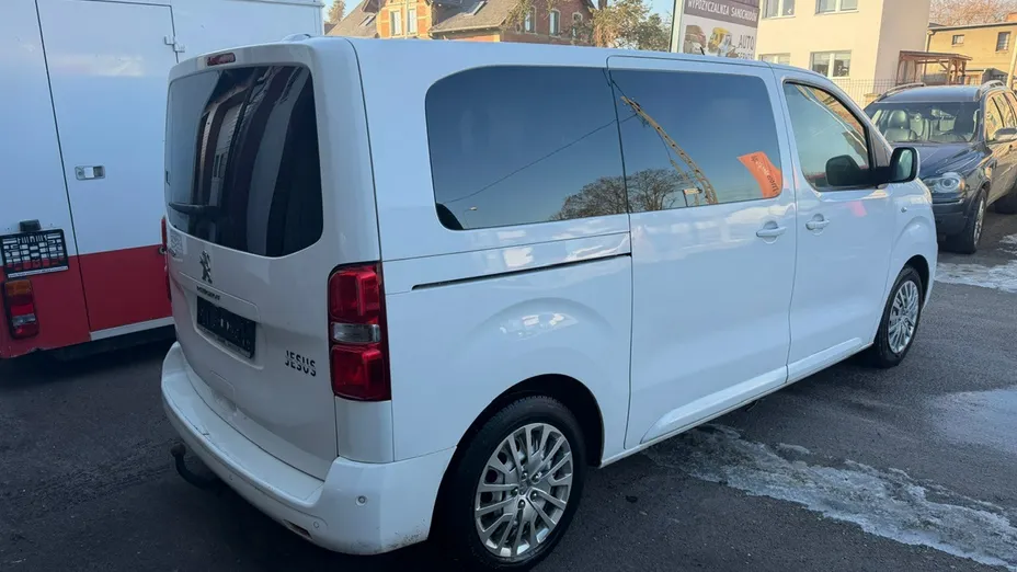 PEUGEOT Traveller -