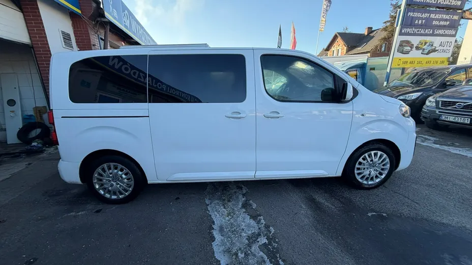 PEUGEOT Traveller -