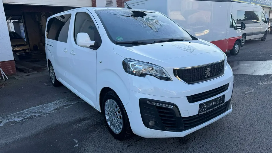 PEUGEOT Traveller -