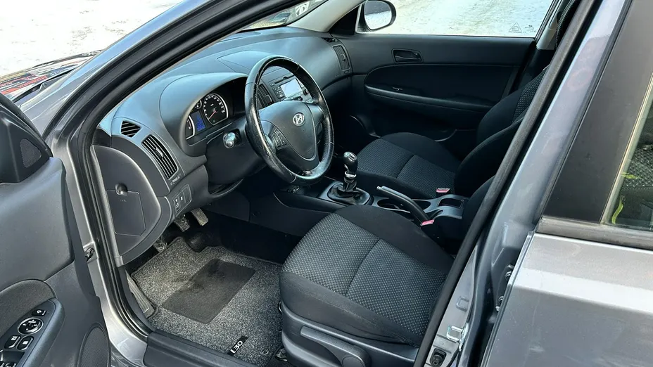 HYUNDAI i30 -