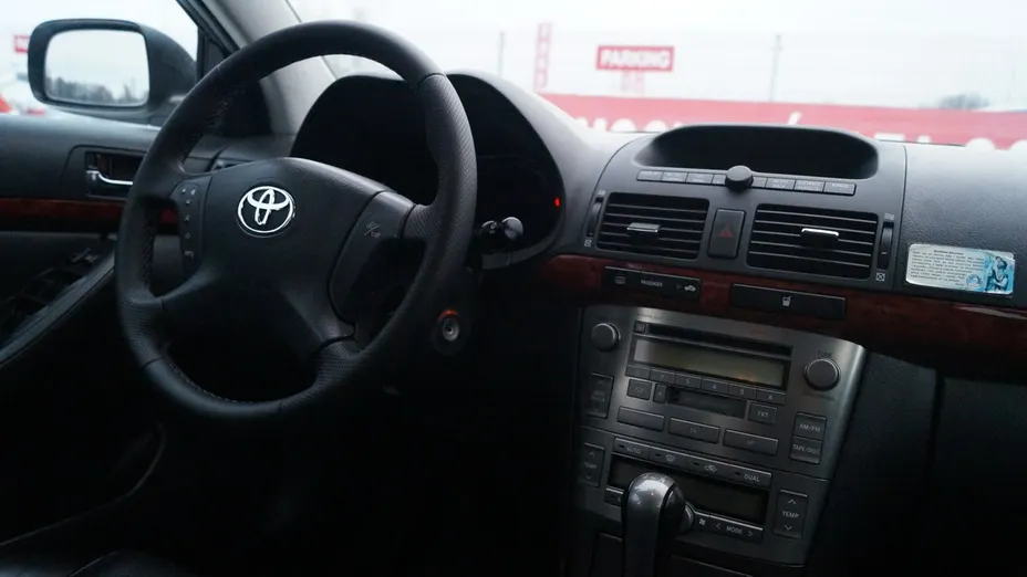 TOYOTA Avensis -