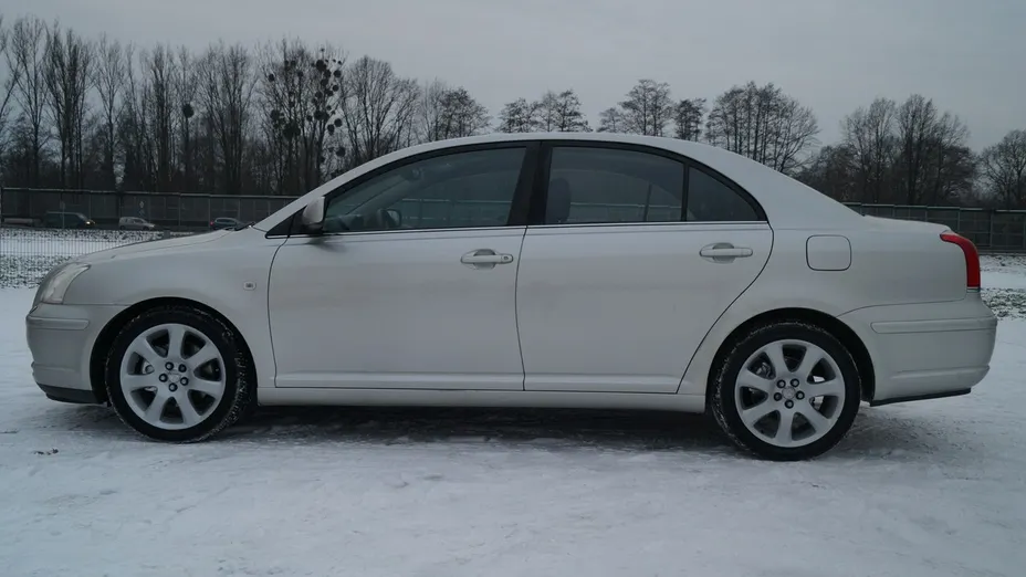 TOYOTA Avensis -