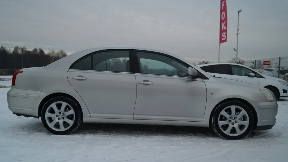 TOYOTA Avensis -