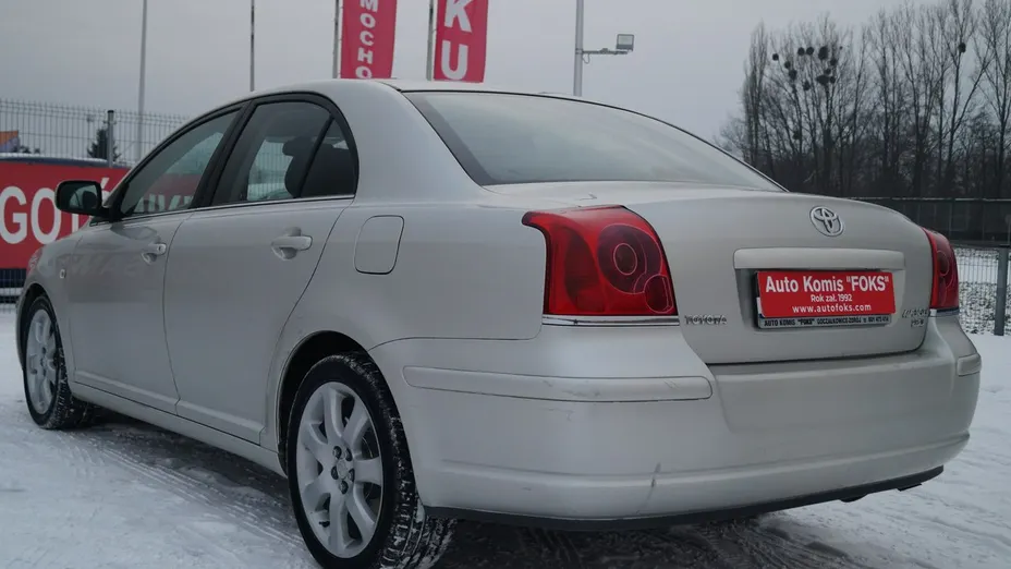 TOYOTA Avensis -