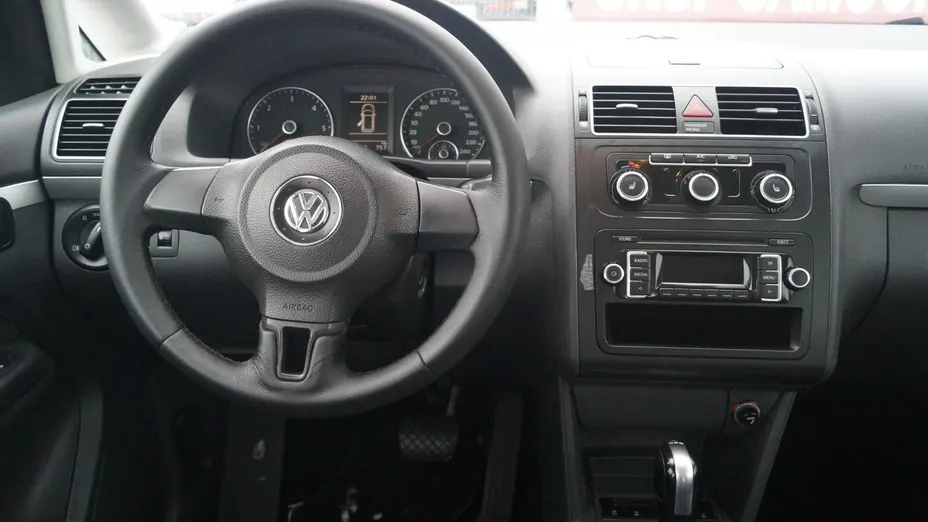VOLKSWAGEN Touran -