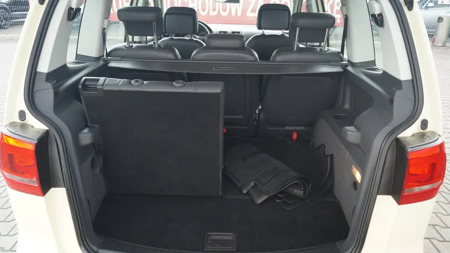 VOLKSWAGEN Touran -