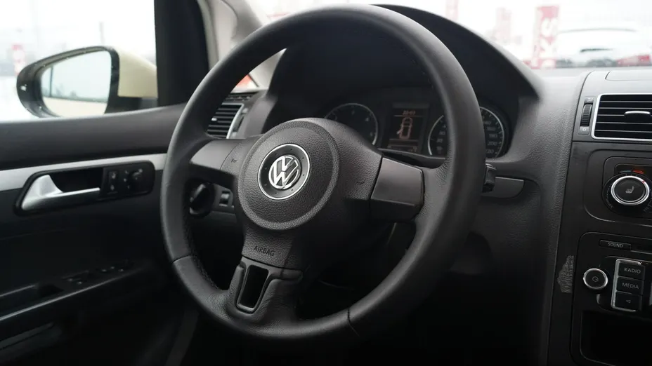VOLKSWAGEN Touran -