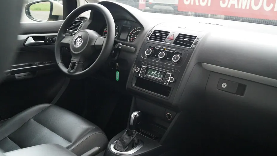 VOLKSWAGEN Touran -