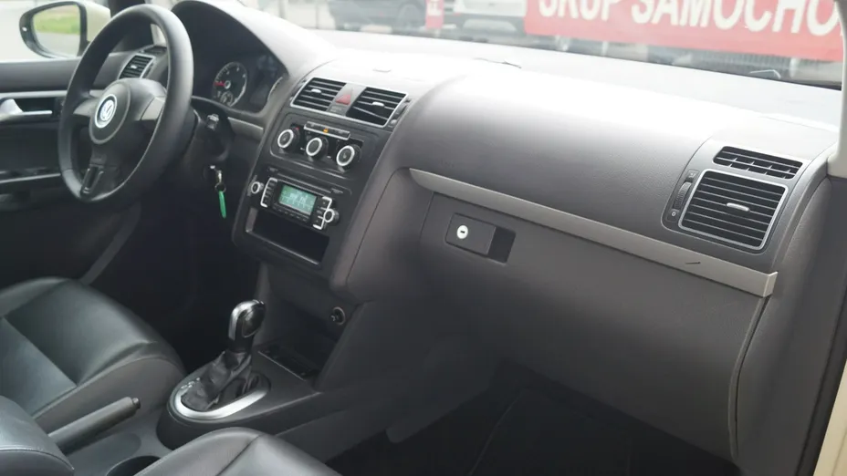 VOLKSWAGEN Touran -