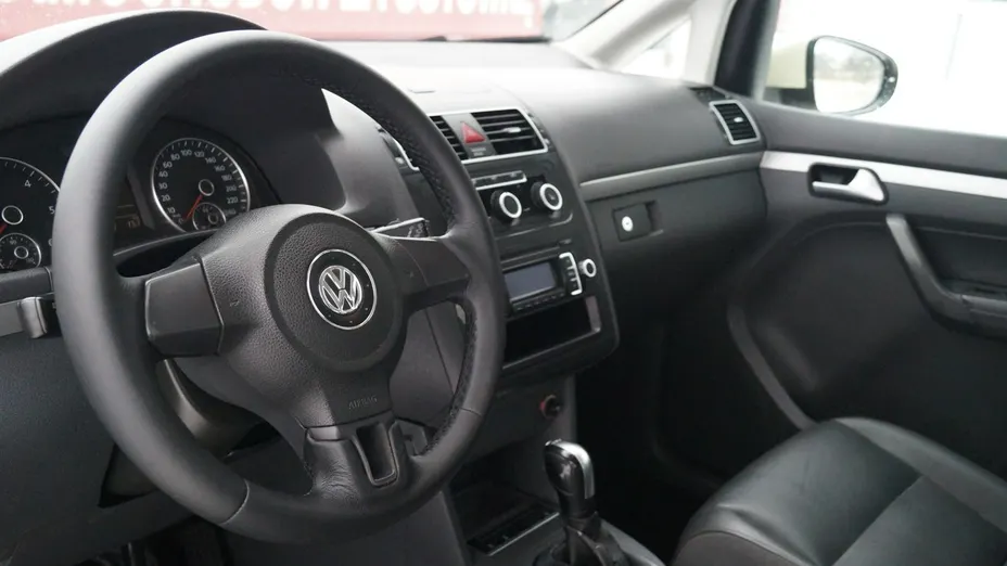 VOLKSWAGEN Touran -