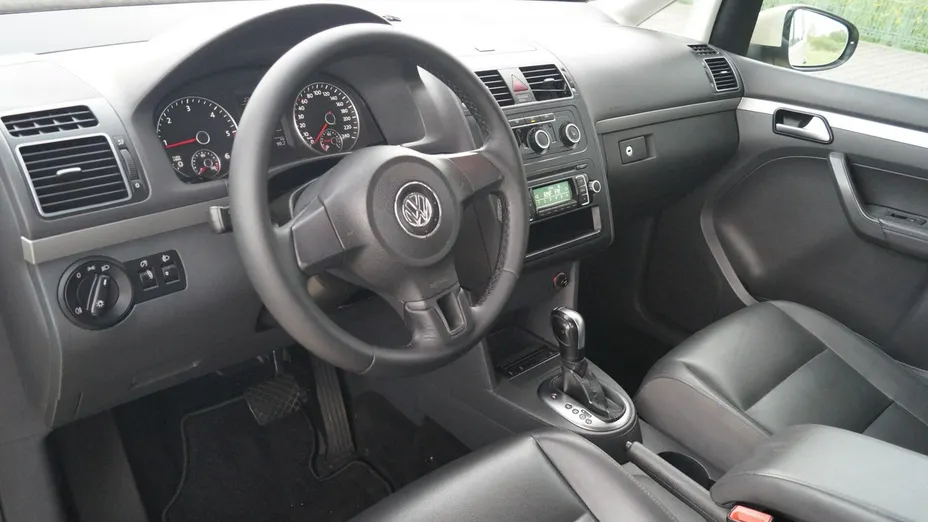 VOLKSWAGEN Touran -