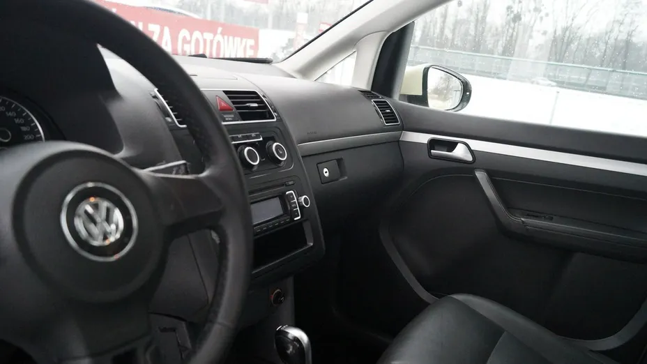 VOLKSWAGEN Touran -