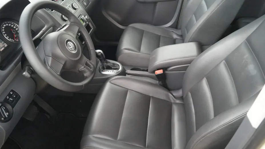 VOLKSWAGEN Touran -