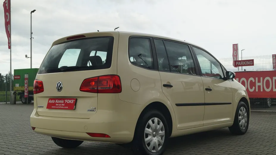 VOLKSWAGEN Touran -