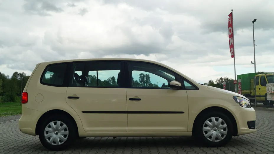 VOLKSWAGEN Touran -