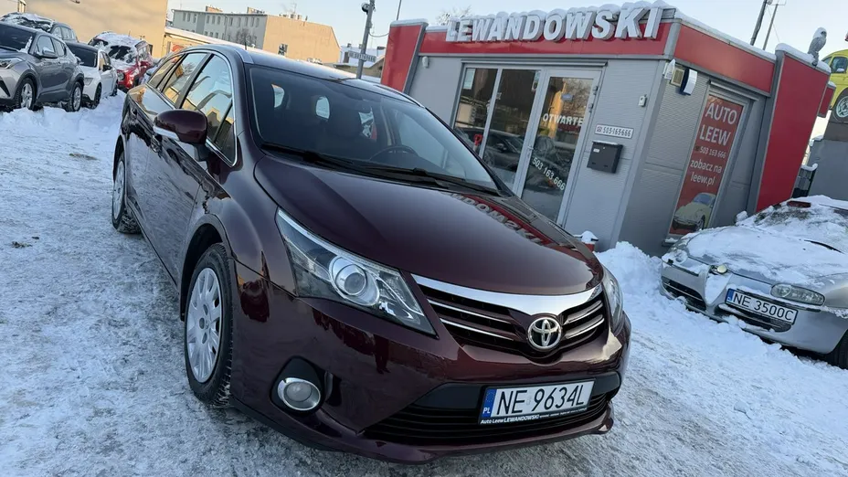 TOYOTA Avensis -