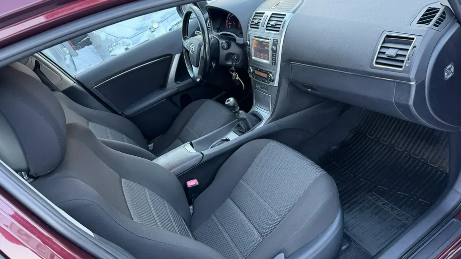 TOYOTA Avensis -