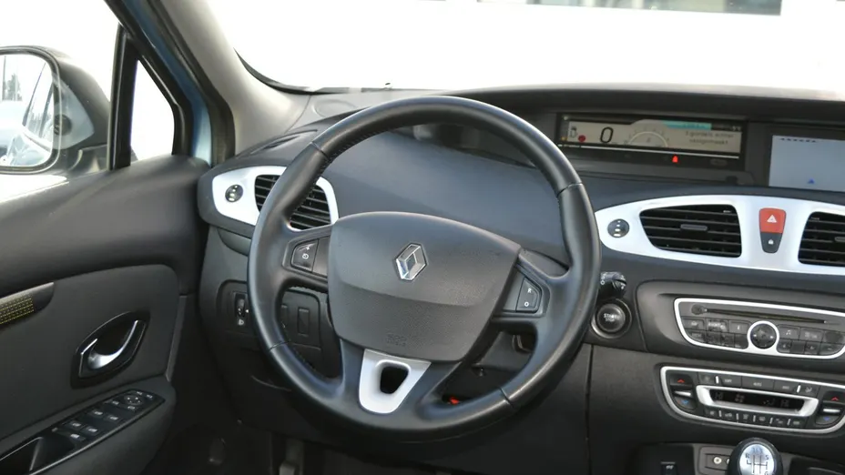 RENAULT Scenic -