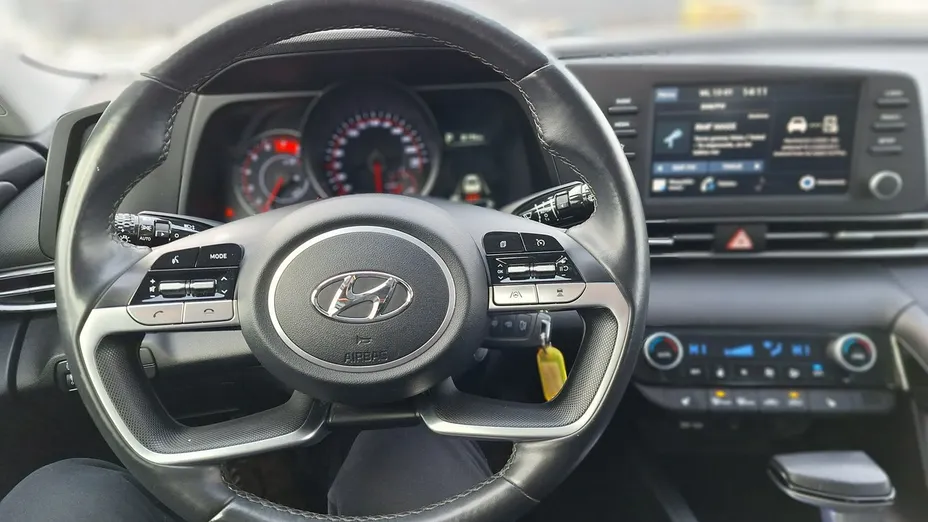 HYUNDAI Elantra -