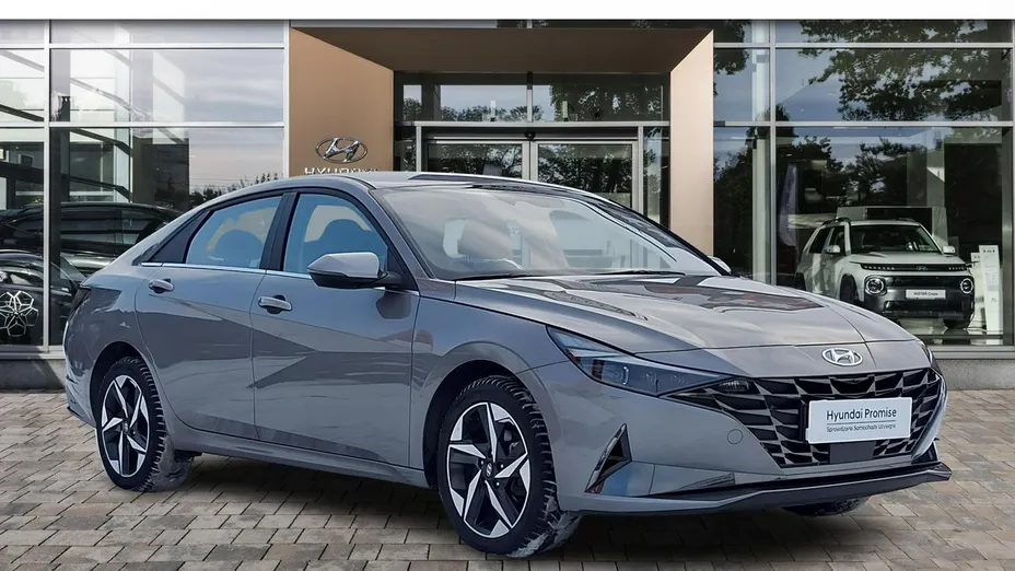 HYUNDAI Elantra -