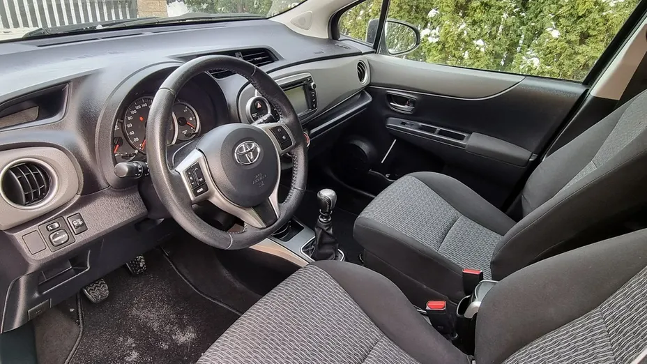 TOYOTA Yaris -