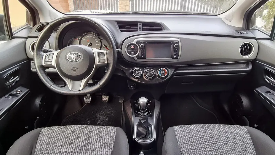 TOYOTA Yaris -