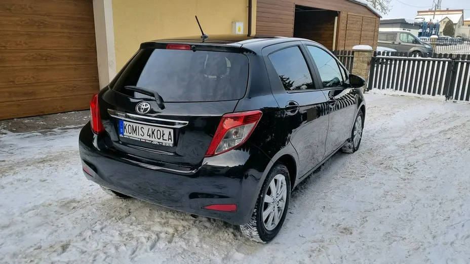 TOYOTA Yaris -