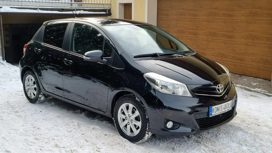 TOYOTA Yaris -