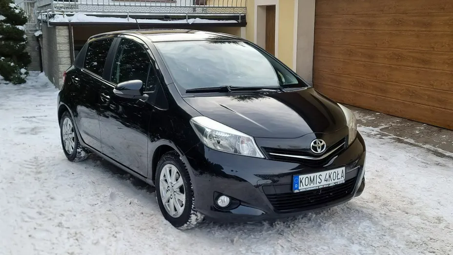TOYOTA Yaris -
