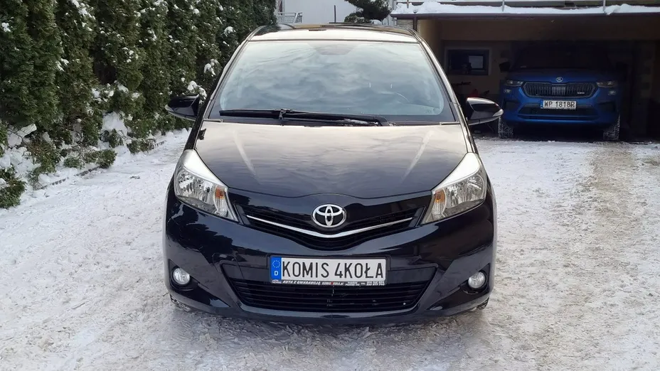 TOYOTA Yaris -