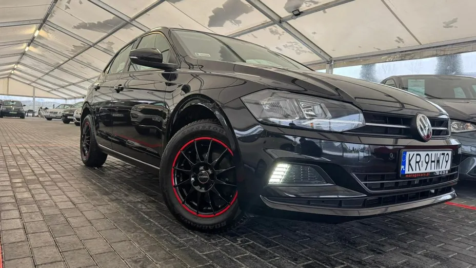 VOLKSWAGEN Polo -